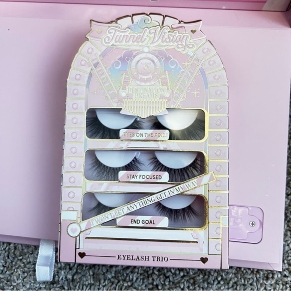 P. Louise Christmas Advent Calendar Day 3 Lashes set of 3 Lashes new in box